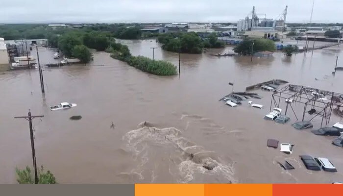 টেক্সাসে বন্যায় মৃত্যু ছাড়াল শতাধিক