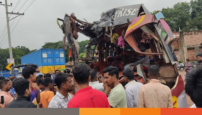 ফরিদপুরে দুই বাসের মুখোমুখি সংঘর্ষে নিহত ৩