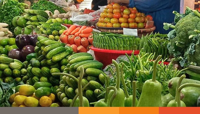 চড়া সবজির বাজার, শসা ১০০ টাকা