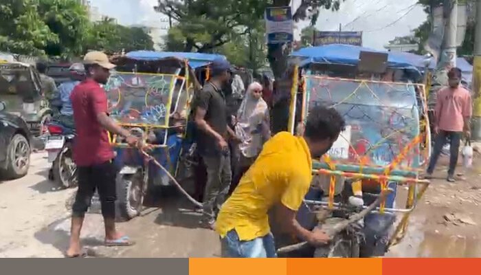 ব্রাহ্মণবাড়িয়ায় চলছে অনির্দিষ্টকালের সিএনজি চালিত অটোরিকশার কর্মবিরতি