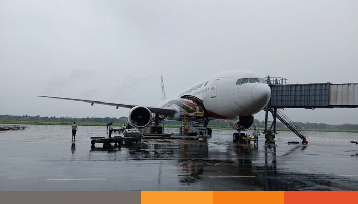 হঠাৎ যান্ত্রিক ত্রুটি, শাহ আমানতের রানওয়েতে আটকা বিমান হঠাৎ যান্ত্রিক ত্রুটি, শাহ আমানতের রানওয়েতে আটকা বিমান