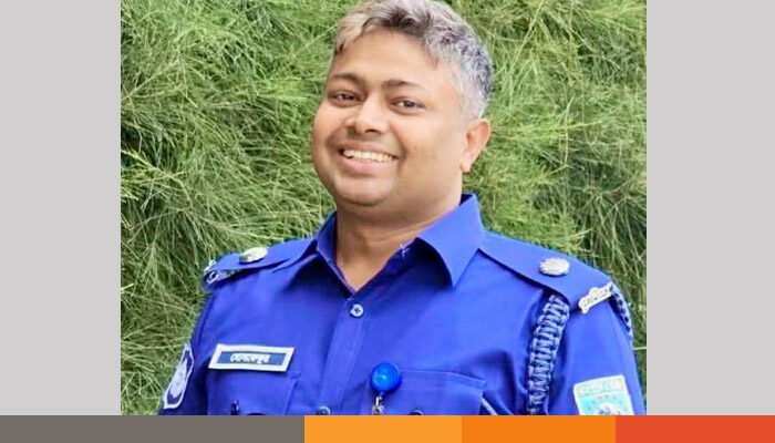 পুলিশ কর্মকর্তাকে গ্রেপ্তারের দাবিতে দিনাজপুর এসপি অফিস অবরুদ্ধ পুলিশ কর্মকর্তাকে গ্রেপ্তারের দাবিতে দিনাজপুর এসপি অফিস অবরুদ্ধ