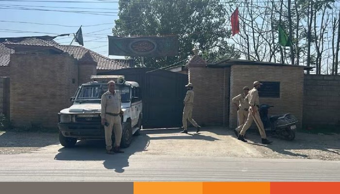 কাশ্মিরে শহীদ দিবস পালন ঠেকাতে মুখ্যমন্ত্রীকে গৃহবন্দি করল ভারত