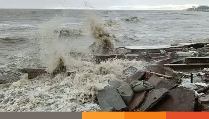 নিম্নচাপের প্রভাবে উত্তাল কুয়াকাটা