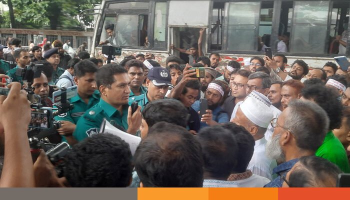 যমুনা যাত্রায় পুলিশি বাধার মুখে ডিপ্লোমা চিকিৎসকরা