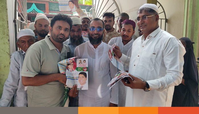 নারায়ণগঞ্জে বিএনপির মনোনয়ন প্রত্যাশী দুলাল হোসেনের লিফলেট বিতরণ