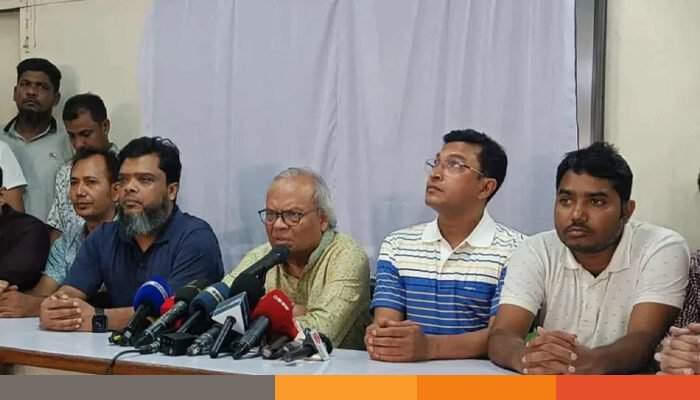 বোমাবাজি করে বিএনপিকে দমানো যাবে না : রিজভী বোমাবাজি করে বিএনপিকে দমানো যাবে না : রিজভী