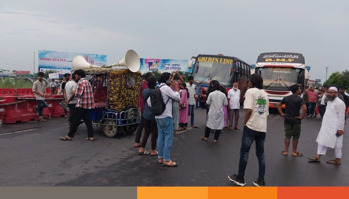 মুন্সীগঞ্জে ব্লকেড: পদ্মা সেতুতে দক্ষিণবঙ্গমুখী যান চলাচল বন্ধ