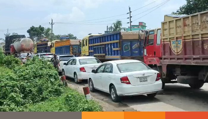 ব্রাহ্মণবাড়িয়ায় ঢাকা-সিলেট মহাসড়কে ২৫ কিলোমিটার যানযট