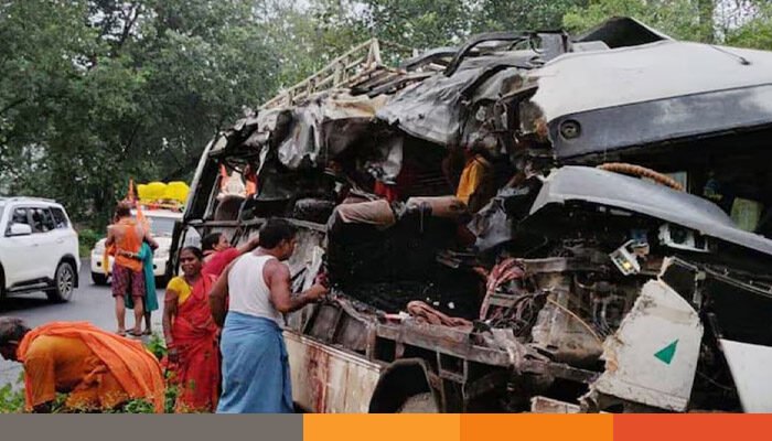 ঝাড়খণ্ডে বাস-ট্রাকের সংঘর্ষ, ১৮ পুণ্যার্থী নিহত