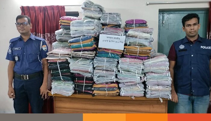 আখাউড়ায় ট্রেনের পার্সেল বগি থেকে ১৫ লাখ টাকার ভারতীয় পোশাক উদ্ধার