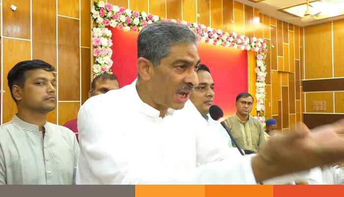 ইস্পাত কঠিন ঐক্য ছাড়া কেউ নিরাপদ নয়: এ্যানি ইস্পাত কঠিন ঐক্য ছাড়া কেউ নিরাপদ নয়: এ্যানি