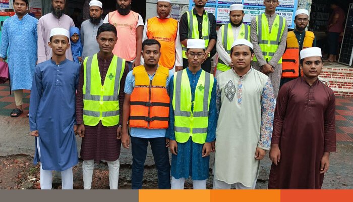 ফেনীতে বন্যার্তদের পাশে খেলাফত মজলিস, ৩৫০ পরিবারকে খাদ্য সহায়তা