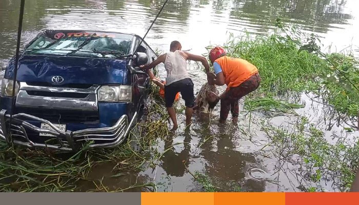 নোয়াখালীতে মাইক্রোবাস নিয়ন্ত্রণ হারিয়ে একই পরিবারের নিহত ৭ নোয়াখালীতে মাইক্রোবাস নিয়ন্ত্রণ হারিয়ে একই পরিবারের নিহত ৭