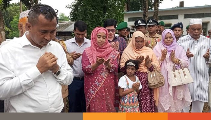 রাজবাড়ীতে শহীদ গণির কবরে পুস্পস্তবক অর্পণ