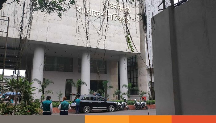 সচিবালয়ে প্রধান উপদেষ্টা, শুরু উপদেষ্টা পরিষদের বৈঠক