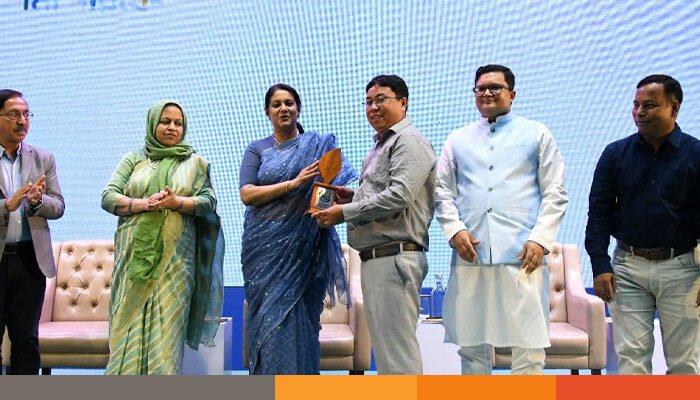 দ্বিজেন শর্মা পরিবেশ পদক পেলেন রাঙামাটির সবুজ চাকমা দ্বিজেন শর্মা পরিবেশ পদক পেলেন রাঙামাটির সবুজ চাকমা