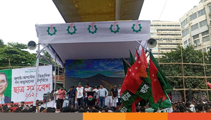 শাহবাগে সমাবেশের মঞ্চ প্রস্তুত, জড়ো হচ্ছেন ছাত্রদল নেতাকর্মীরা