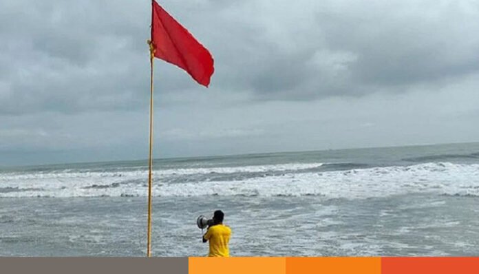 সমুদ্র বন্দরে ৩ নম্বর সতর্ক সংকেত সমুদ্র বন্দরে ৩ নম্বর সতর্ক সংকেত