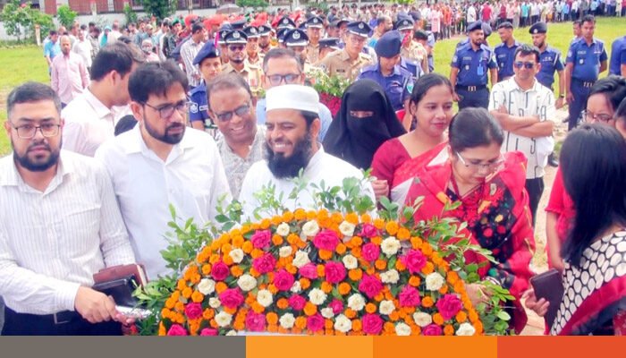 মৌলভীবাজার জুলাই স্মৃতিস্তম্ভে পুষ্পমাল্যে শহীদদের শ্রদ্ধাঞ্জলি