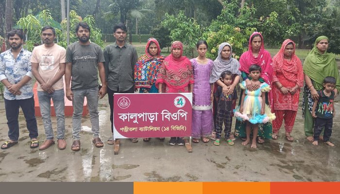 নওগাঁ সীমান্ত দিয়ে ১৮ বাংলাদেশিকে পুশইন নওগাঁ সীমান্ত দিয়ে ১৮ বাংলাদেশিকে পুশইন