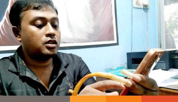 ৩৩ বছর নখ কাটেননি দিনাজপুরের ফুলবাড়ির অরুণ, দর্শনার্থীর ভিড় ৩৩ বছর নখ কাটেননি দিনাজপুরের ফুলবাড়ির অরুণ, দর্শনার্থীর ভিড়