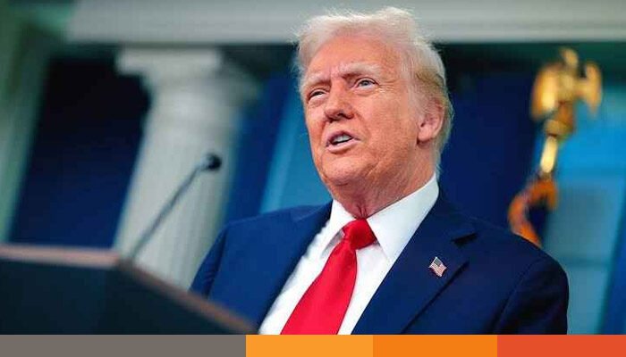 যুক্তরাষ্ট্রের পতাকা পোড়ানো নিষিদ্ধ করলেন ট্রাম্প যুক্তরাষ্ট্রের পতাকা পোড়ানো নিষিদ্ধ করলেন ট্রাম্প