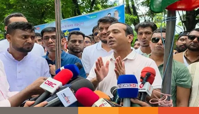 ‘ছাত্রলীগের সন্ত্রাসীরা এখনও হলগুলোতে অবস্থান করছে’ ‘ছাত্রলীগের সন্ত্রাসীরা এখনও হলগুলোতে অবস্থান করছে’