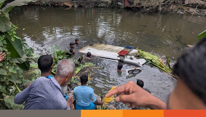 খুলনায় নিয়ন্ত্রণ হারিয়ে অ্যাম্বুলেন্স খাদে, নিহত ১