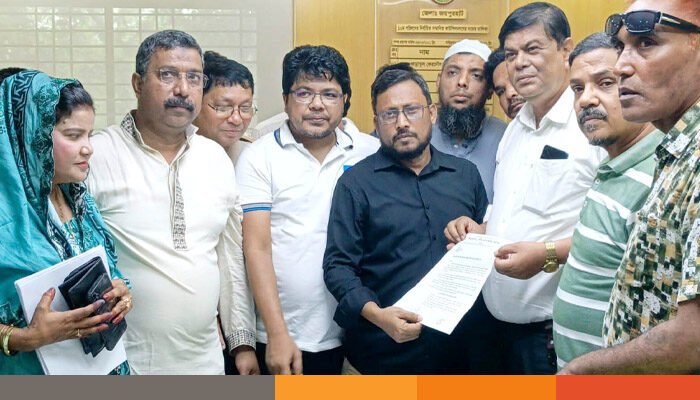 জয়পুরহাটে পৌর হোল্ডিং ট্যাক্স বৃদ্ধির কার্যক্রম স্থগিতের দাবীতে স্মারকলিপি প্রদান