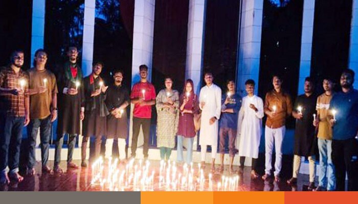 জুলাই শহীদ স্মরণে গণতান্ত্রিক ছাত্র সংসদের মোমবাতি প্রজ্বলন