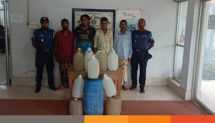 আখাউড়ায় ১৫৪ লিটার চোলাই মদসহ গ্রেফতার ৪