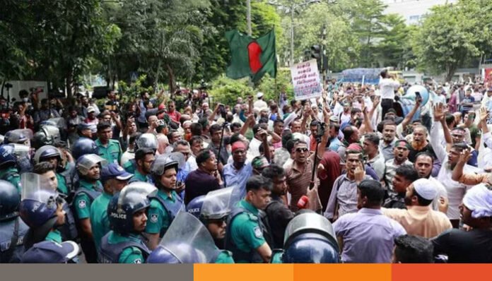 সরকারকে এক মাসের আলটিমেটাম, দাবি না মানলে টানা কর্মবিরতি সরকারকে এক মাসের আলটিমেটাম, দাবি না মানলে টানা কর্মবিরতি