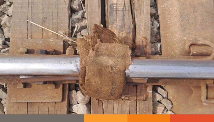 নাটোরে রেললাইন ভাঙা, বস্তা গুঁজে ধীরগতিতে চলছে ট্রেন