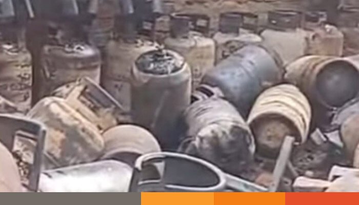 গ্যাস সিলিন্ডারের দোকানে সিগারেট খাচ্ছিলেন শ্রমিক, বিস্ফোরণে দগ্ধ ১০