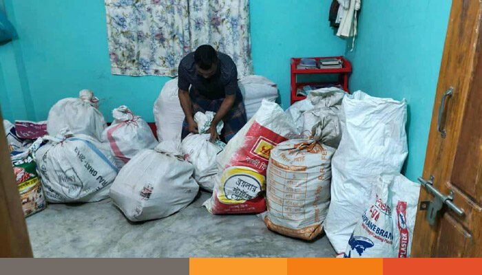 সাবেক ভূমিমন্ত্রীর বিদেশে সম্পদ অর্জনের ২৩ বস্তা আলামত জব্দ