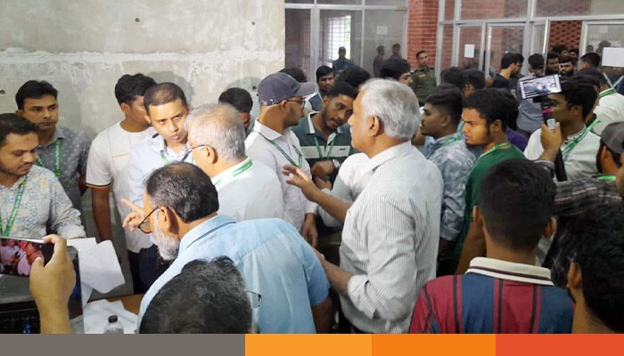 জাকসু নির্বাচন: তাজউদ্দিন হলে পৌনে এক ঘণ্টা ভোটগ্রহণ বন্ধ জাকসু নির্বাচন: তাজউদ্দিন হলে পৌনে এক ঘণ্টা ভোটগ্রহণ বন্ধ