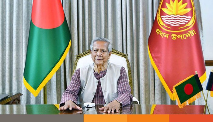 ঢাকেশ্বরী মন্দির পরিদর্শনে প্রধান উপদেষ্টা