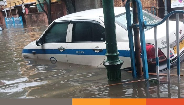 রাতভর বৃষ্টিতে ডুবল কলকাতা, পাঁচজনের মৃত্যু রাতভর বৃষ্টিতে ডুবল কলকাতা, পাঁচজনের মৃত্যু