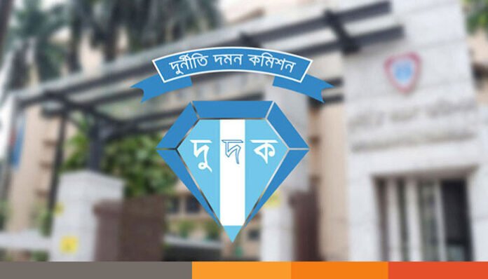 দুর্নীতির অভিযোগে দুদকের ২ কর্মকর্তা সাময়িক বরখাস্ত