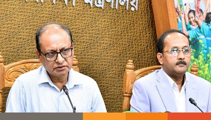 প্রাথমিকে ছুটি কমানোর পরিকল্পনা হচ্ছে : প্রাথমিক উপদেষ্টা