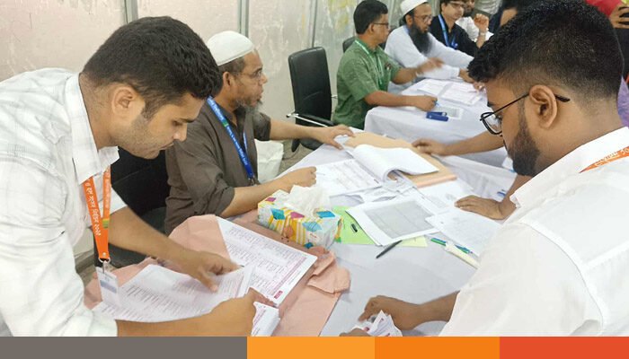 জাকসু নির্বাচনে ব্যালটে ভুলের অভিযোগ