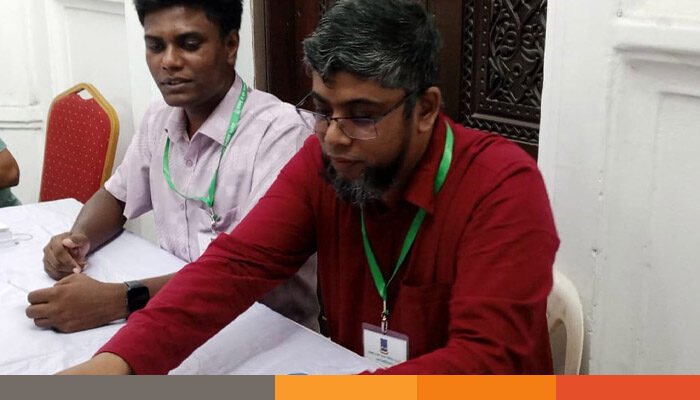 পূরণ করা ব্যালট দেওয়া পোলিং অফিসারকে প্রত্যাহার