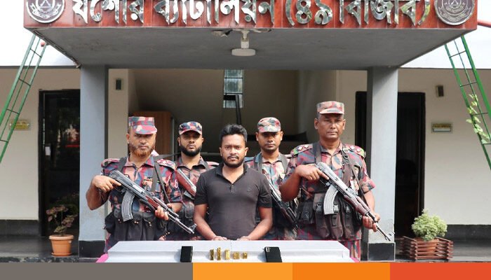 যশোরে কোটি টাকা মূল্যের ৫টি স্বর্ণের বারসহ গ্রেফতার ১