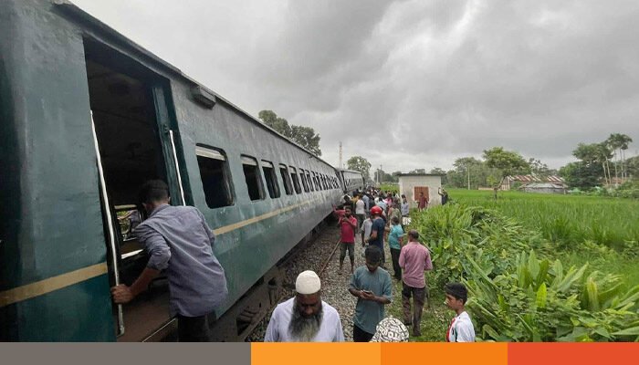 রংপুরে পদ্মরাগের ৬ বগি লাইনচ্যুত, ট্রেন চলাচল বন্ধ রংপুরে পদ্মরাগের ৬ বগি লাইনচ্যুত, ট্রেন চলাচল বন্ধ