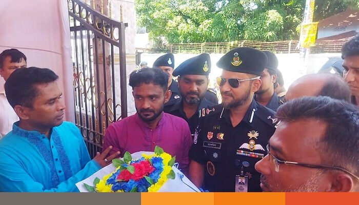 সুনামগঞ্জে দূর্গাপূজা উপলক্ষে মন্দির পরিদর্শন র‌্যাব-৯ উইং কমান্ডার তাজমিন