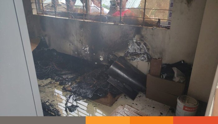 আখাউড়া রেলওয়ে স্টেশনের সিগন্যাল কেবিনে এসি বিস্ফোরণে অগ্নিকাণ্ড