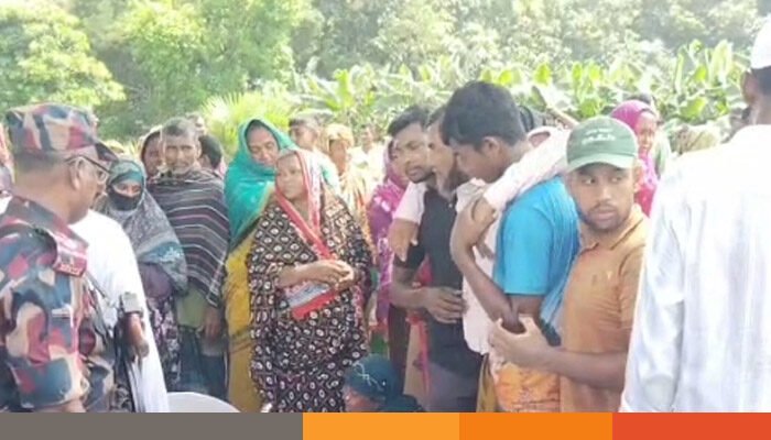 মায়ের শেষ দর্শনে বিজিবি'র মানবিক সহায়তা মায়ের শেষ দর্শনে বিজিবি'র মানবিক সহায়তা