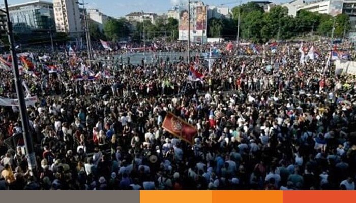 দ্রুত নির্বাচনের দাবিতে বিক্ষোভে উত্তাল সার্বিয়া