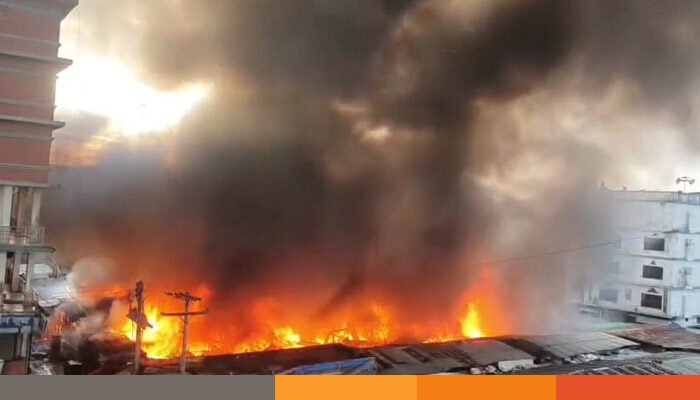 গাজীপুরে কাঁচাবাজারের আগুন নিয়ন্ত্রণে